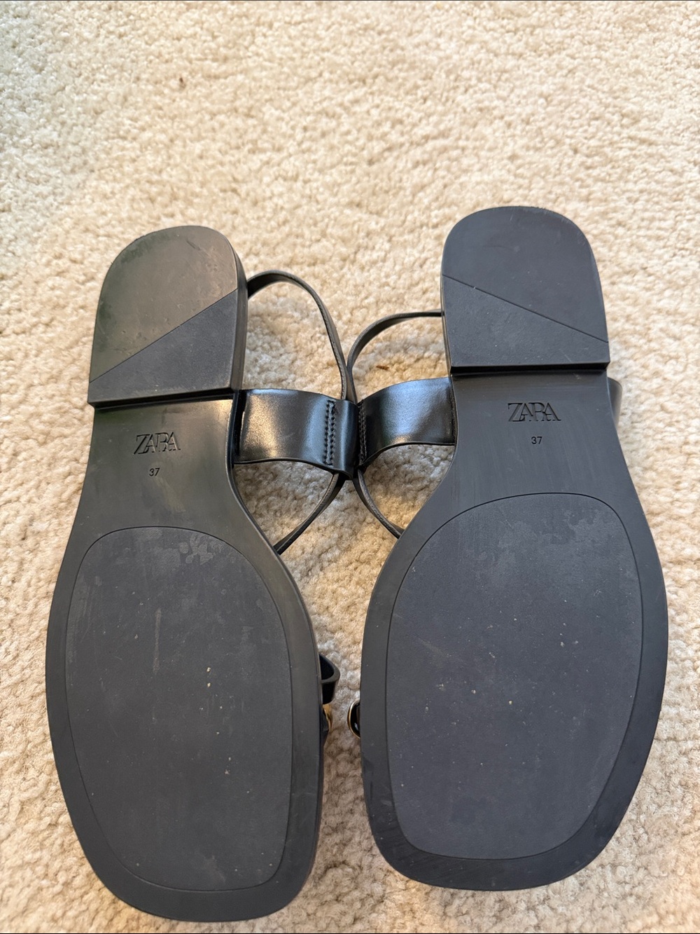 Zara Black Leather Strappy Toe-Ring Sandals with Gold Accent - Picture 2 of 2